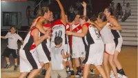 Fotografía publicada con la nota «GUARANÍ CAMPEÓN, EN BASQUET FEMENINO»