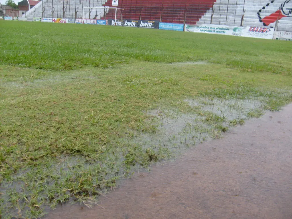 Si para de llover ,se jugara el partido esta tarde en Villa Sarita